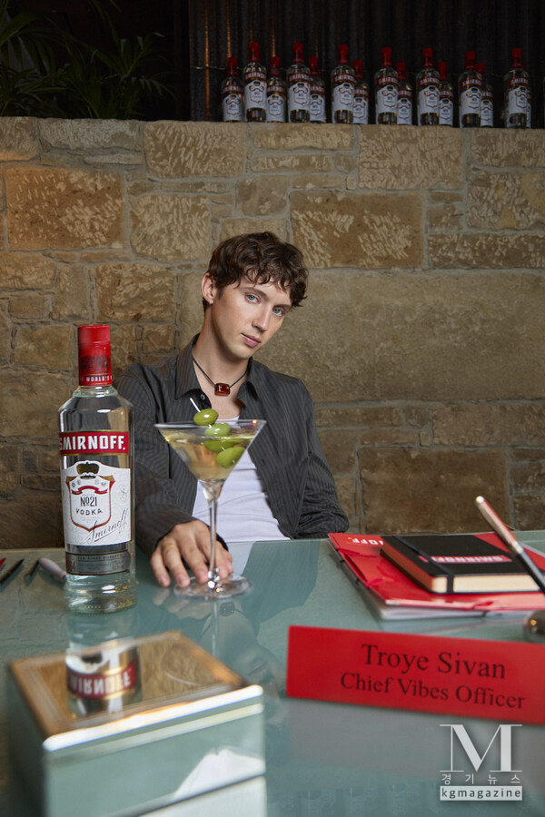 Global pop sensation, Troye Sivan, gives fans a tour of Smirnoff Vibes HQ