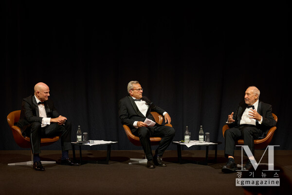 On stage at The Dolder Grand (L–R): Daniel Weitmann, R. James Breiding (moderator), and Professor Joseph Stiglitz in a conversation on systemic risk, currency trust, and private-wealth sovereignty.Photo: Magnus Maarding