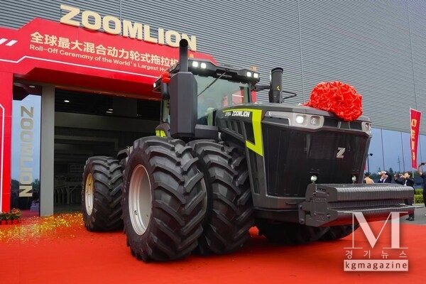 ZOOMLION Unveils the World’s Most Powerful Hybrid Wheeled Tractor DX7004