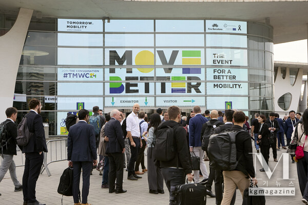 Delegates access the Gran Via venue in Barcelona during Tomorrow.Mobility World Congress 2024