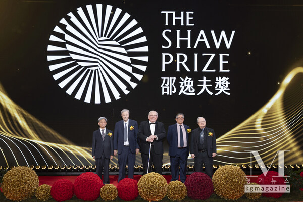 (From left to right) Professor Kenji Fukaya, Professor Wolfgang Baumeister, Professor Reinhard Genzel, Professor George Efstathiou and Professor John Richard Bond at the Shaw Prize Award Presentation Ceremony 2025.