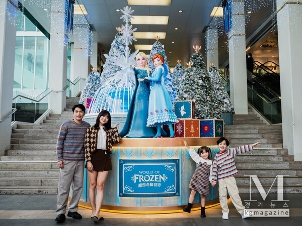 세계 최초이자 가장 큰 겨울왕국 테마 랜드에서 영감을 받은 “겨울왕국 세상!” 테마 설치물로 들어가 보세요. 홍콩 디즈니랜드에서 만나볼 수 있습니다.