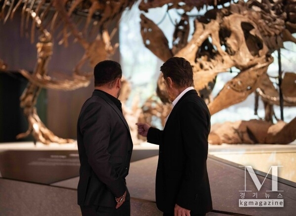 Bollywood Superstars Shah Rukh Khan and Salman Khan Attend Natural History Museum Abu Dhabi’s VIP Opening