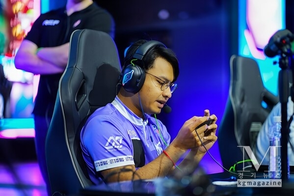 Phygital sports athlete competing