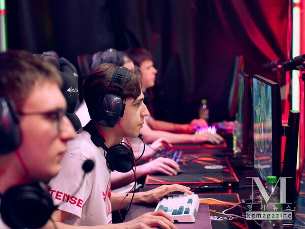 Phygital sports athlete competing