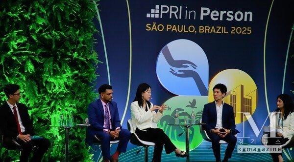 Cheng Jie, Head of ESG Research at E Fund (3rd from left), participates in the main forum discussion