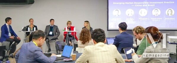 At the breakout session hosted by E Fund.