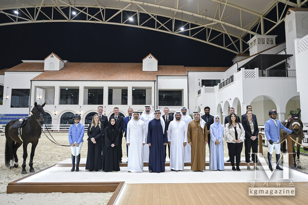 HH Sheikh Mansour bin Zayed Al Nahyan, UAE Vice President and Deputy Prime Minister (front row 5th L), stands for a photograph during the launch of Al Khail Square project, at Abu Dhabi Equestrian Club. Seen with HE Ali Al Shaiba, Director General for the Abu Dhabi Equestrian Club (front row 4th L) and HE Major General Dr Ahmed Nasser Al Raisi, Inspector General of the Ministry of Interior (7th L). ( Eissa Al Hammadi / UAE Presidential Court )