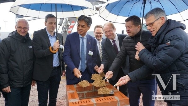 Groundbreaking ceremony for the new production hall in Halle (Saale)