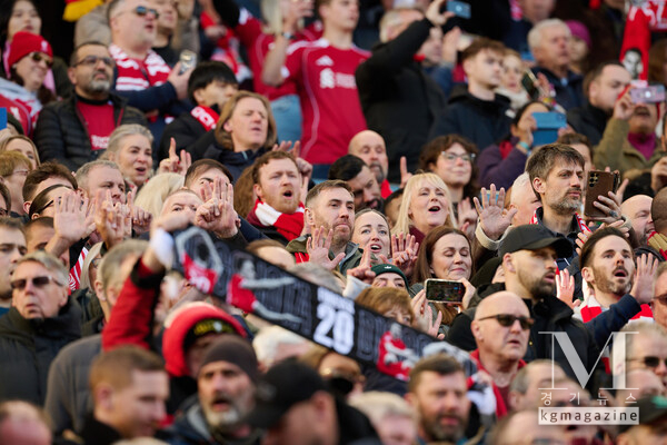 Carlsberg and Liverpool FC bring fans together to sign the iconic anthem, You