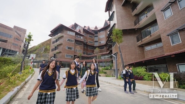 6학년은 학생들이 기숙생활을 시작하고 자립심을 기르기에 가장 적절한 시기입니다. 정통 영국식 기숙 환경 속에서 학생들은 경청하고 협력하는 법을 배우며, 변화하는 세계에 대비하는 공동체를 함께 만들어 갑니다.